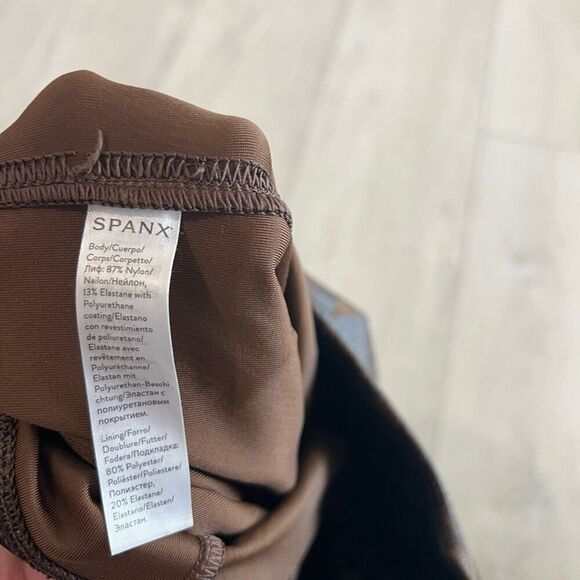 Spanx Snake-Printed Faux Leather Full Length Leggings size M - Picture 8 of 11